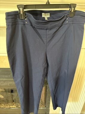 JM Collection Navy Capri Pants